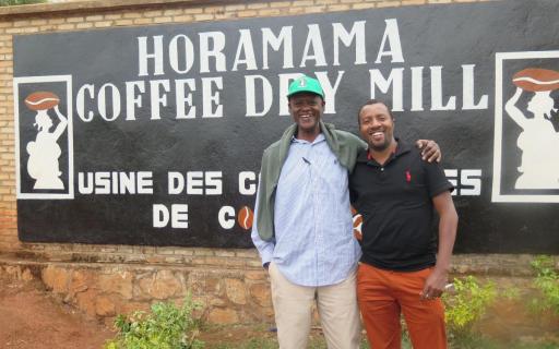 Mede dankzij de investering door Kampani vertegenwoordigt COCOCA - een consortium van coöperatieven van koffiekwekers – nu al 15% van de nationale productie in Burundi (© Kampani).